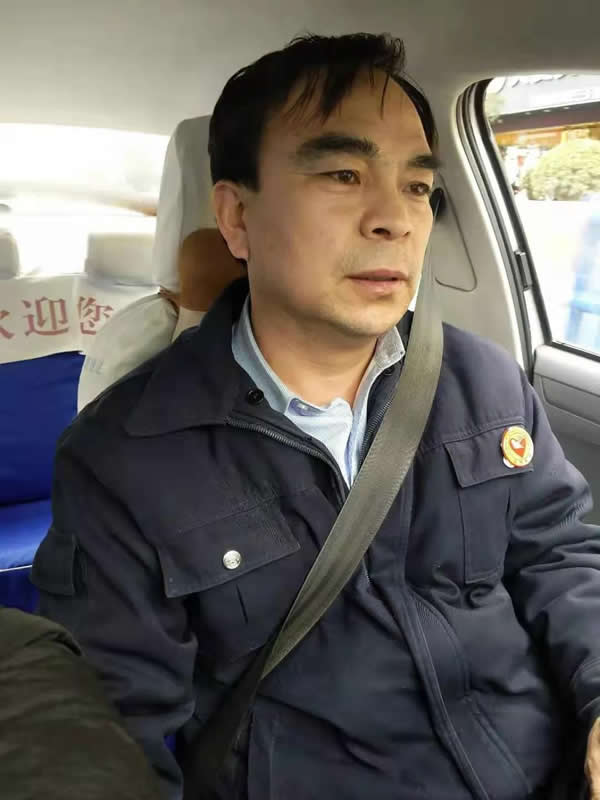 【拾金不昧】為隴運集團(tuán)潤祥出租車公司駕駛員“王劉德”點贊??！