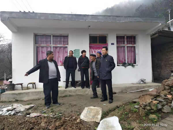隴運(yùn)集團(tuán)公司開(kāi)展“解難題、辦實(shí)事、送溫暖”主題黨日活動(dòng)