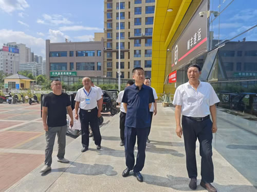 黨委書記、董事長(zhǎng)張宏偉在成縣片單位開展工作調(diào)研